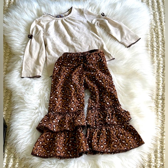 Girls big ruffle leopard pant set - Picture 3 of 3